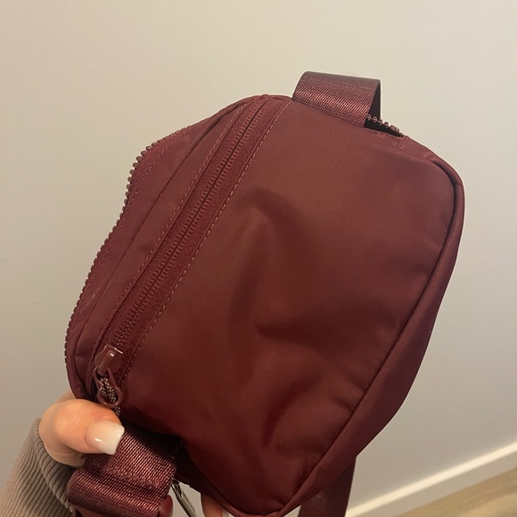 SOLD ✨Lululemon Everywhere belt bag 1L - Picture 2 of 4